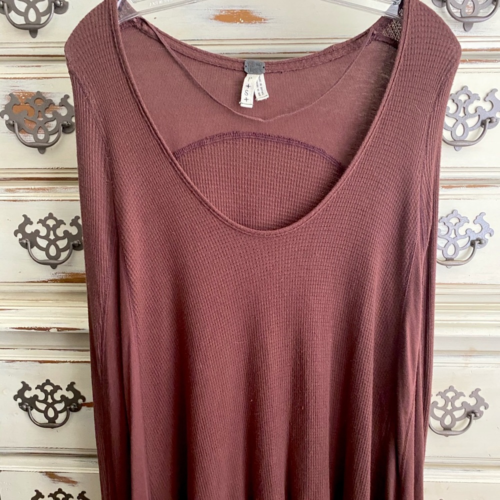 FREE PEOPLE brown thermal w arm holes.